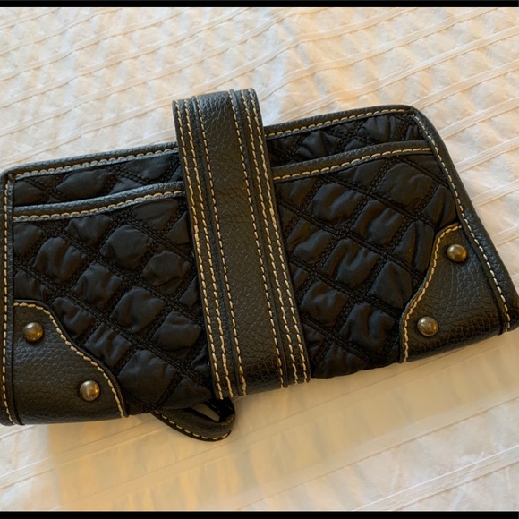 Old Navy Wristlet. Quilted details. - Picture 4 of 6
